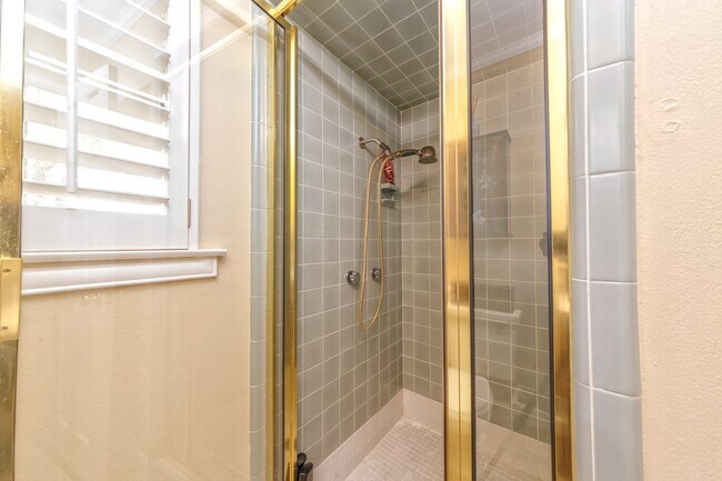 Building Photo - 11407 S Chestwood Dr