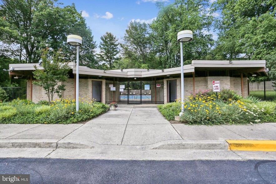 Pool house - 9039 Sligo Creek Pky