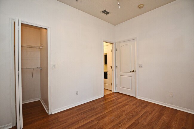 Building Photo - 692 Seabrook Ct