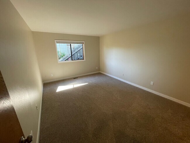 Building Photo - 4210 Blue Heron Ct