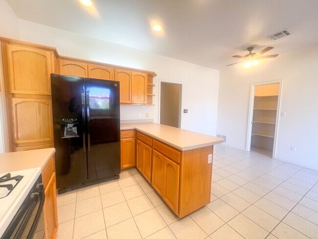 Building Photo - Adorable 3 bedroom 2 bath in Northeast El ...