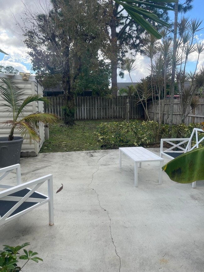 Building Photo - 1450 Hawthorne Pl