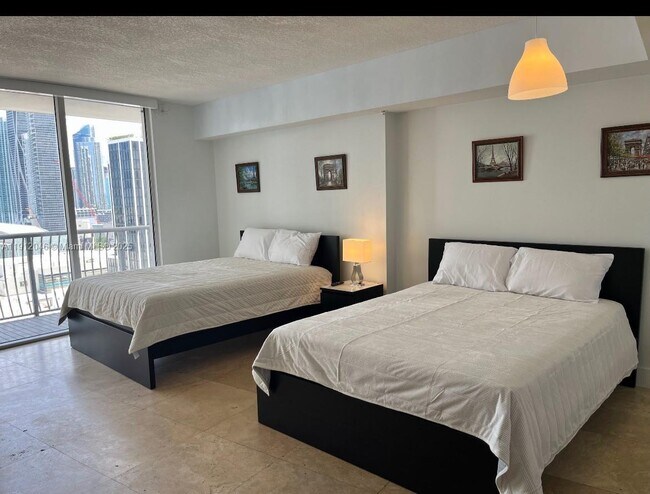 Building Photo - 1750 N Bayshore Dr