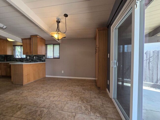 Building Photo - 5539 Baja Dr