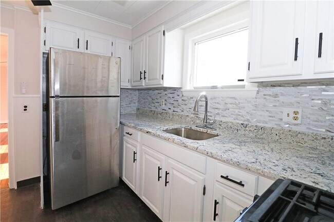 Building Photo - 65 Friendship St