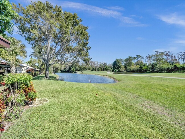Building Photo - 8511 Casa Del Lago