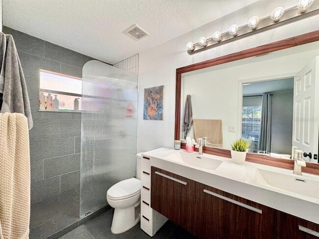 Building Photo - 30912 Bridgegate Dr