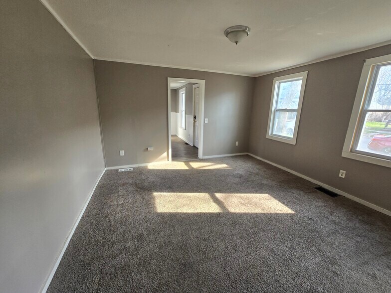 Building Photo - 544 Emerson St