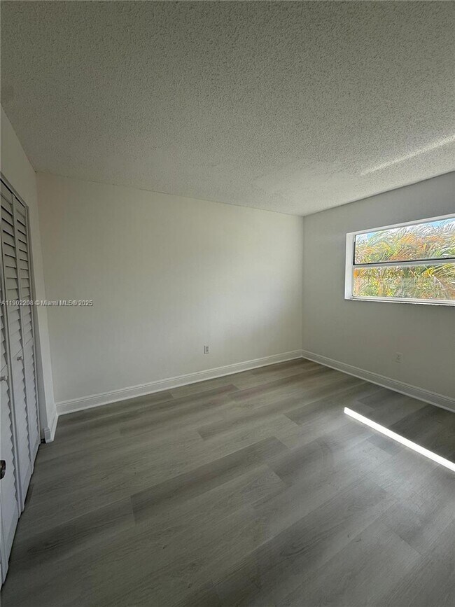 Building Photo - 5461 W 24th Ave