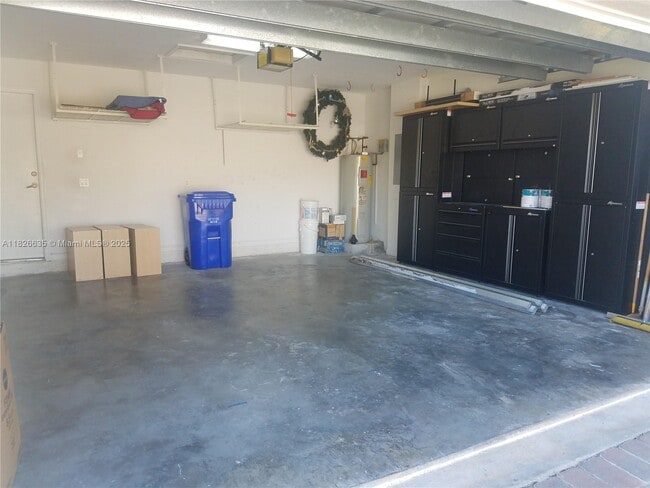 Building Photo - 743 SW 190th Ave