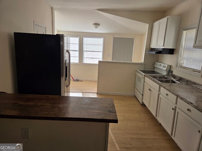 Building Photo - 41 W Main St