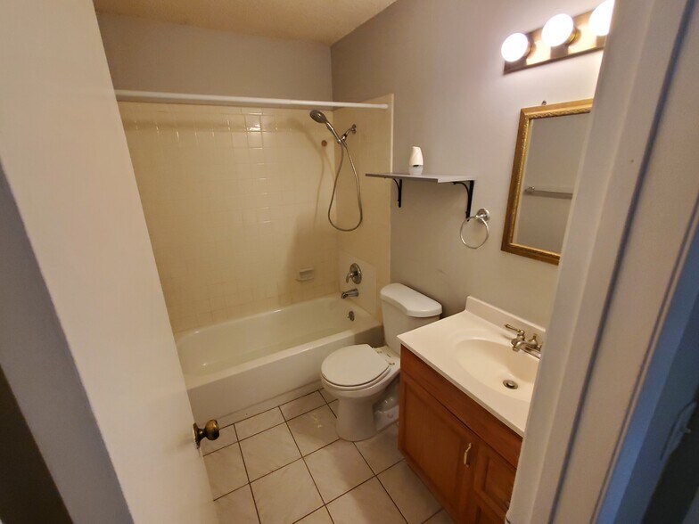 Building Photo - 9815 Meadow Lark