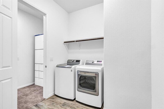 Building Photo - 2907 Zelma Dr