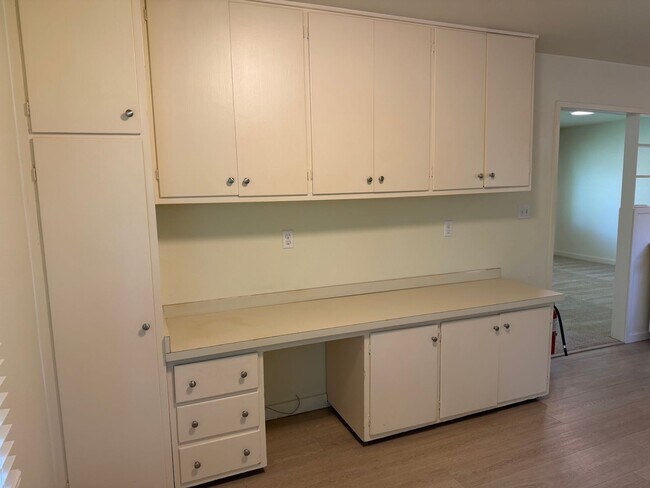Building Photo - Updated 2 bedroom 1 bathroom house in Eugene!