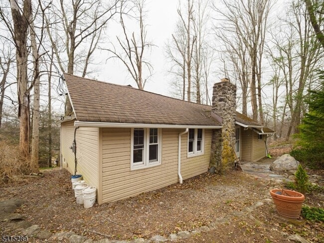 Building Photo - 240 Acabonack Rd