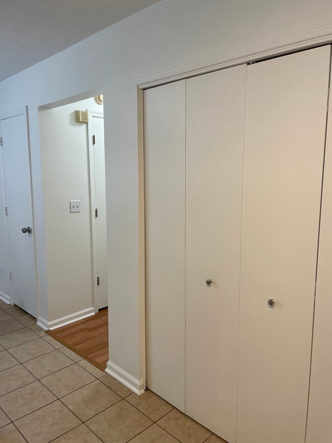 Building Photo - 10892 Morning Dove Dr
