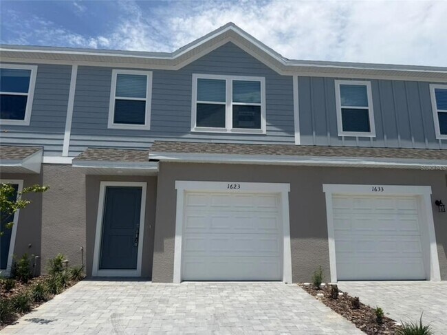 Building Photo - 1623 Fan Palm Dr
