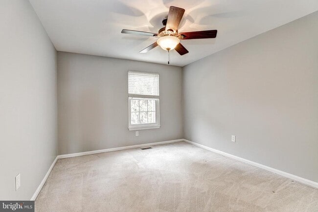 Building Photo - 41 Battersea Bridge Ct