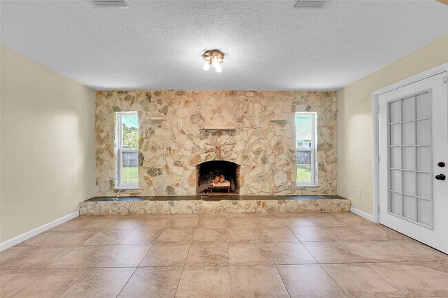 Building Photo - 709 SW Dorchester St