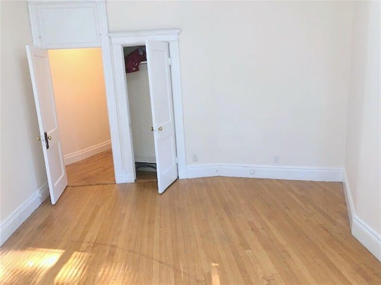 Building Photo - 82 Kirkland St