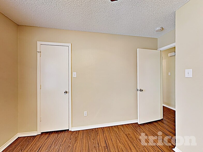 Building Photo - 773 Parkview Dr