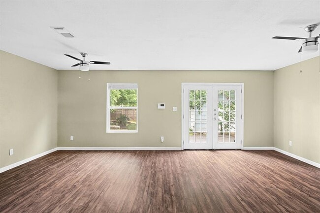 Building Photo - 1422 Yorkshire Dr