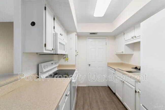 Building Photo - 7171 N 9th Ave