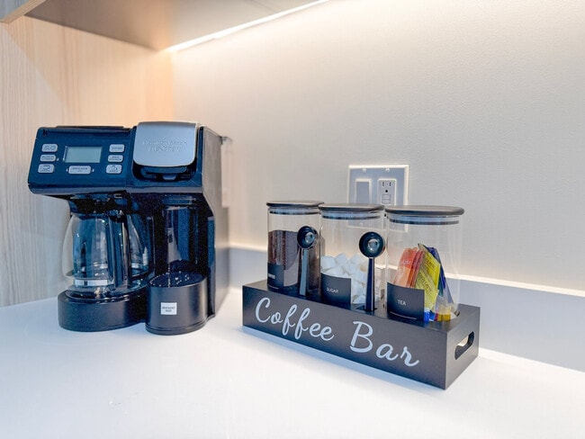 Building Photo - 225 N Miami Ave