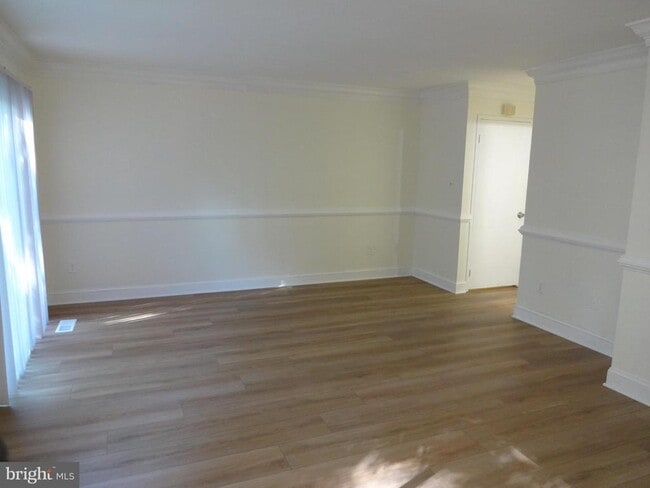 Building Photo - 2829 Cambridge Dr