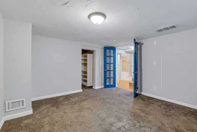 Building Photo - 4994 Julian St