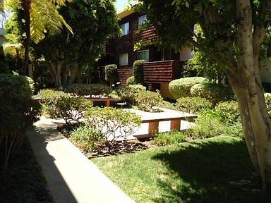 Building Photo - 5400 Newcastle Ave