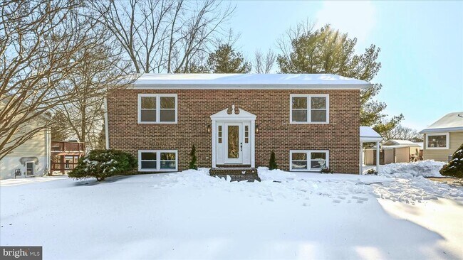 Building Photo - 110 Elaine Dr