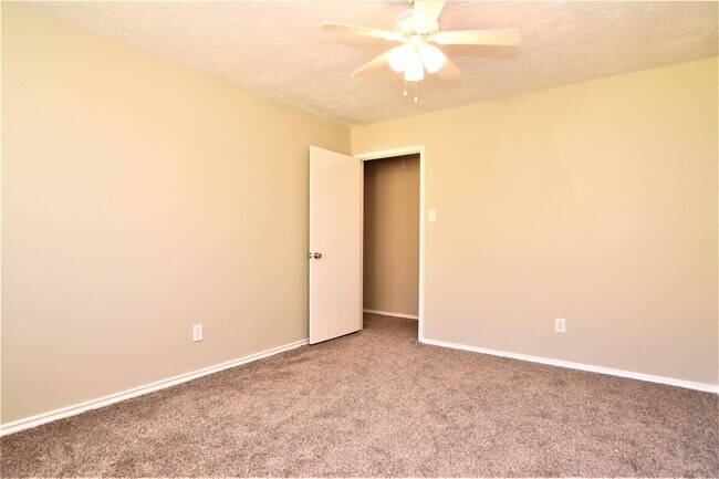 Building Photo - 3907 Almington Ln