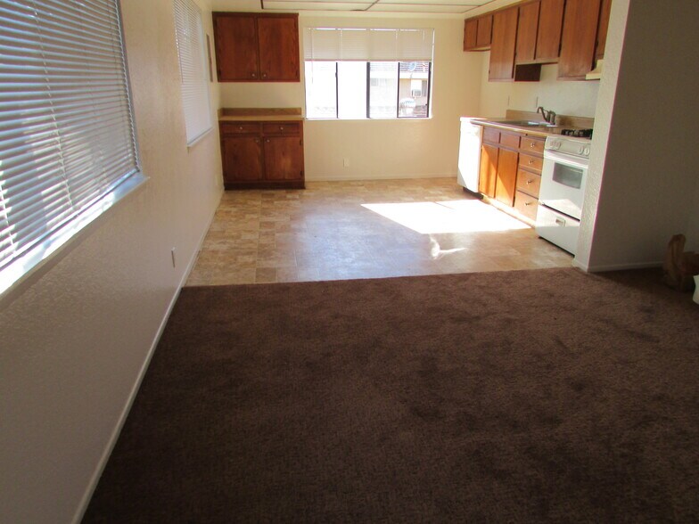 Kitchen - 5271 Bishop St