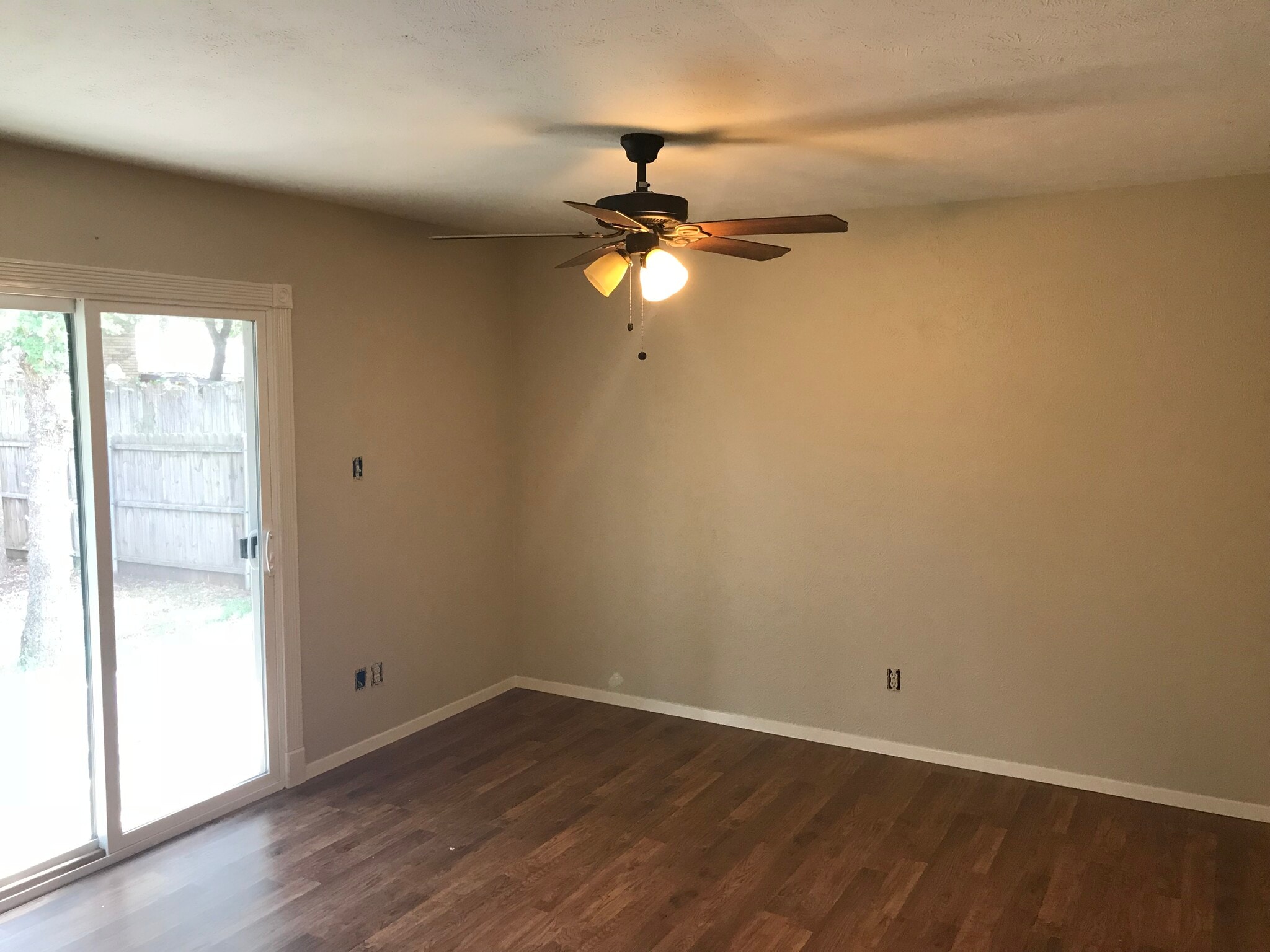 Master bedroom - 3800 Hackberry Lane