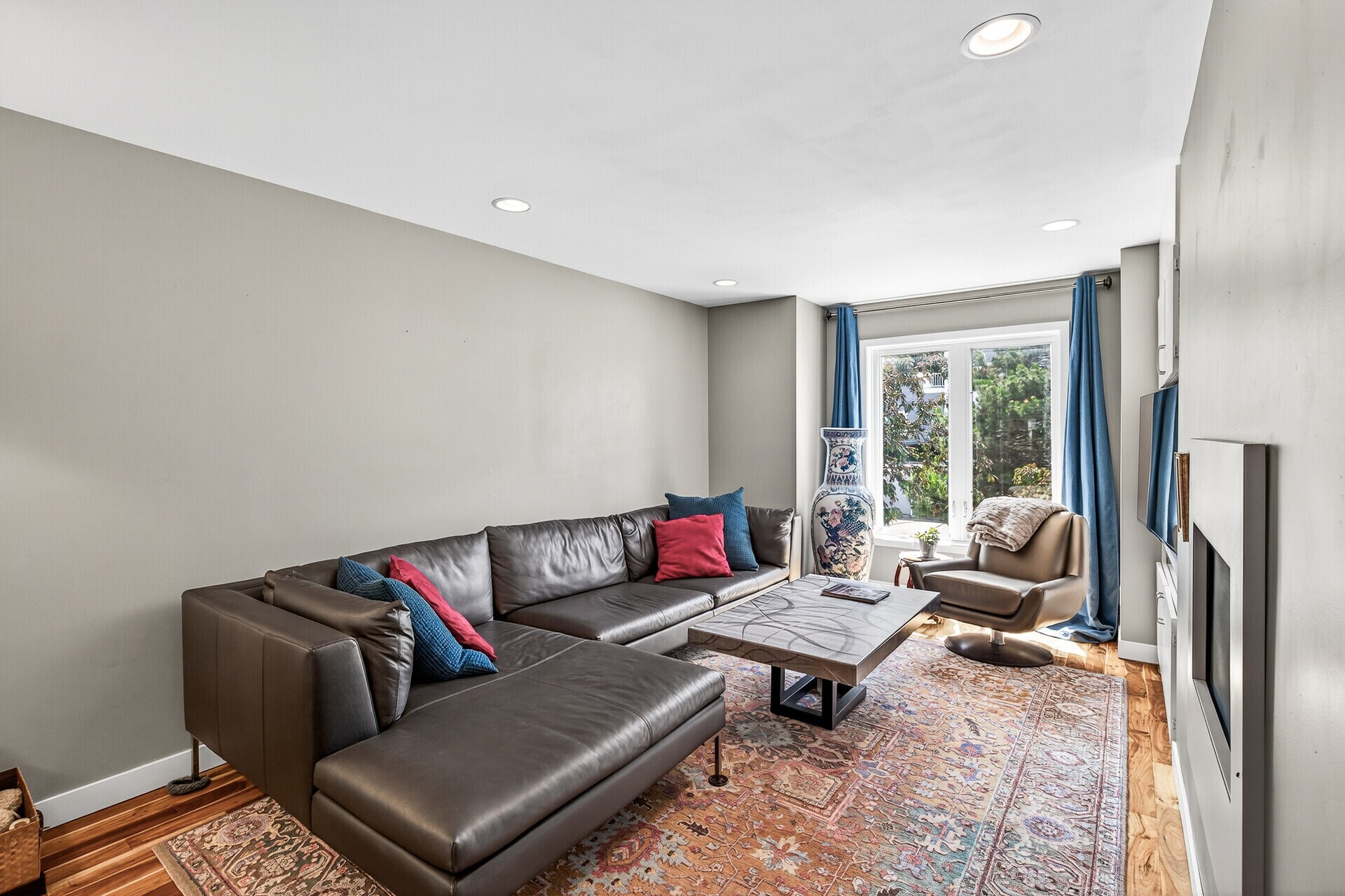 Living Room - 220 2nd St NE