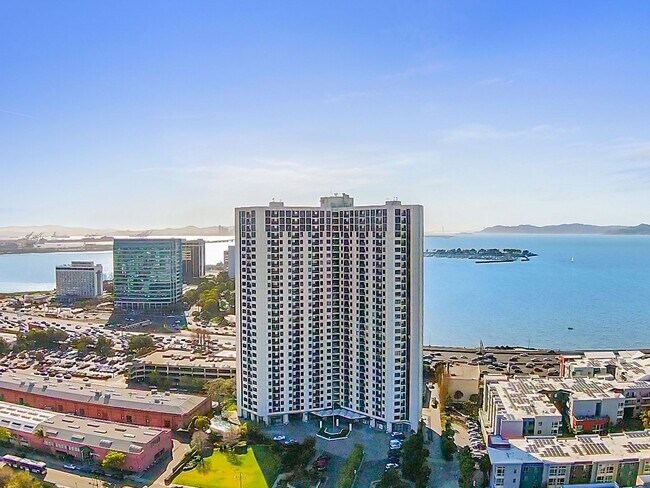 Building Photo - Stunning views of SF and the Bay from the ...