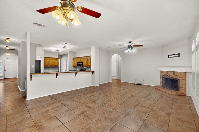 Building Photo - 165 Hirth Dr