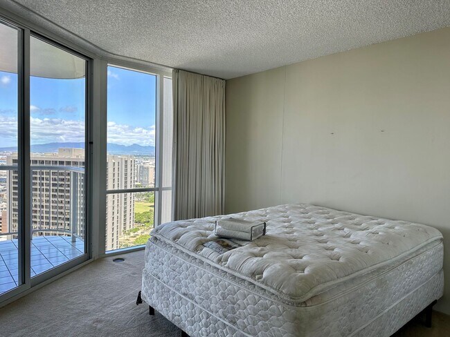 Building Photo - Subtly Furnished Honolulu Park Place 2BR/2BA/2PK Ocean View