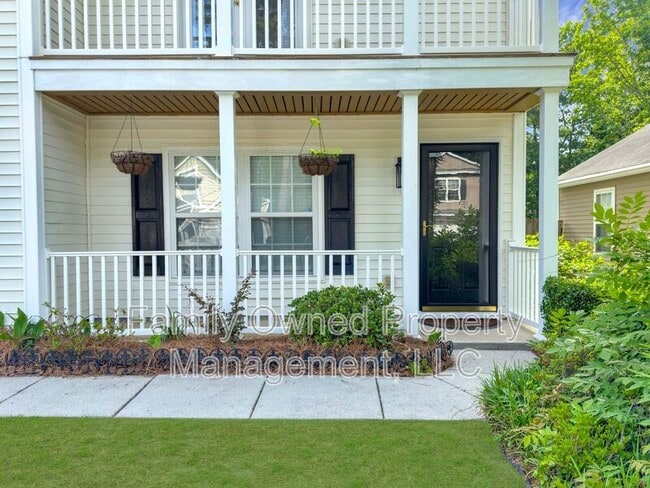 Building Photo - 8753 Red Oak Dr