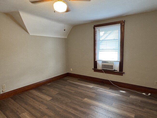 Building Photo - 1721 W 16th St