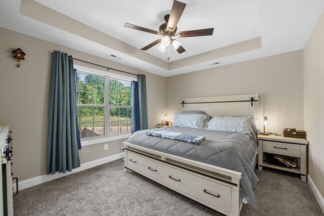 Building Photo - Like New Home Minutes from Fort Campbell!