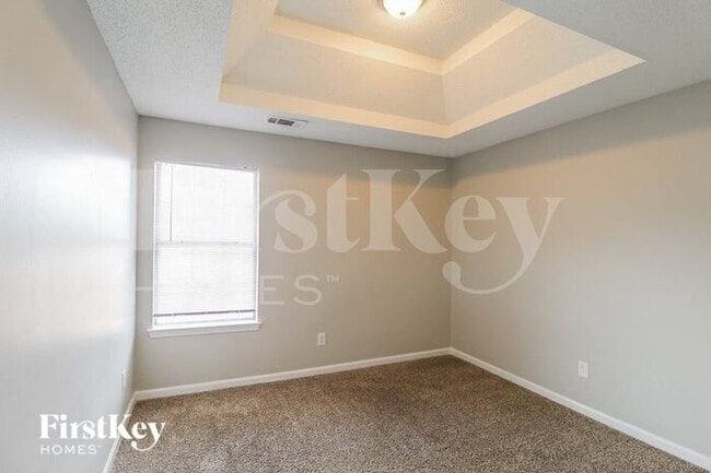 Building Photo - 670 Burtons Cove