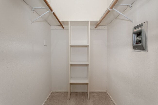 Building Photo - 10248 Regal Oaks Dr