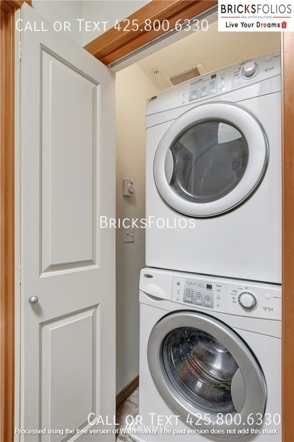 Building Photo - Experience the Best of Both Worlds: Cozy R...