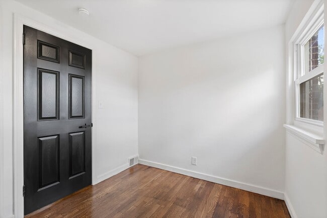 Building Photo - AVAILABLE NOW! Fully RENOVATED 3 bedroom in McKeesport!