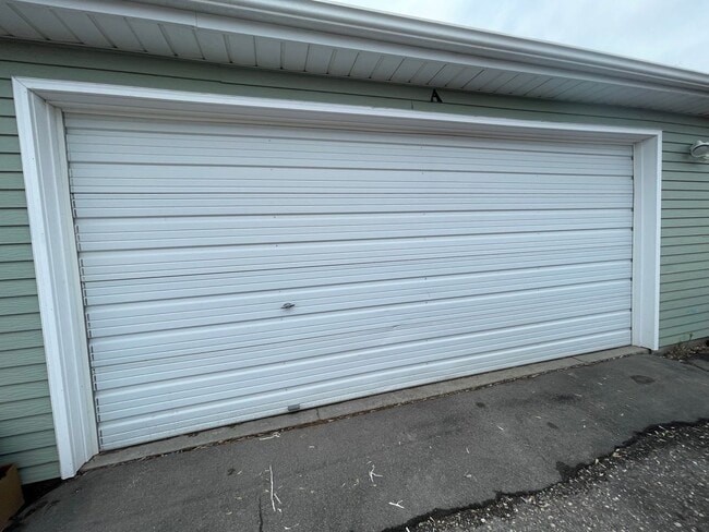 Building Photo - Spacious 3 bedroom, 1 bath Located in West Fargo.