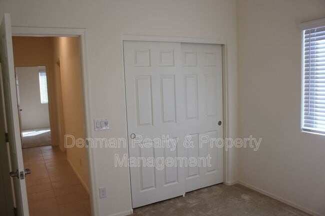 Building Photo - 288 W Tropical Dr