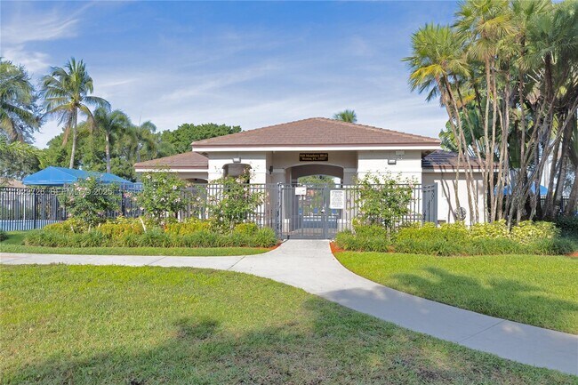 Building Photo - 949 Tanglewood Cir