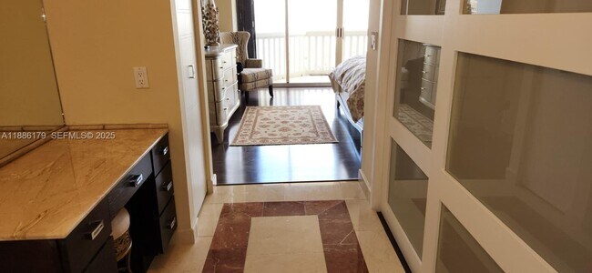 Building Photo - 2000 Island Blvd